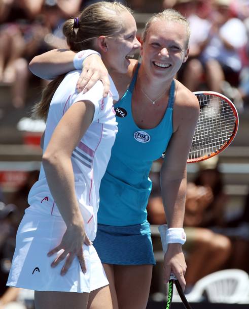 La coppia formata da Kiki Bertens e Johanna Larsson vince il torneo di doppio ad Auckland (Nuova Zelanda) sconfiggendo in finale il duo ceco formato da Demi Schuurs e Renata Voracova (Afp)